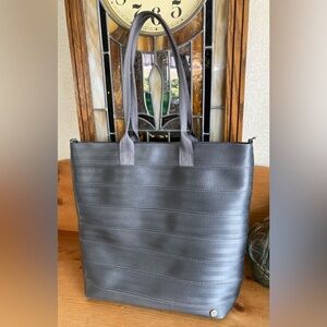 Gorgeous Harveys x Mercedes Large Streamline Tote in Storm.